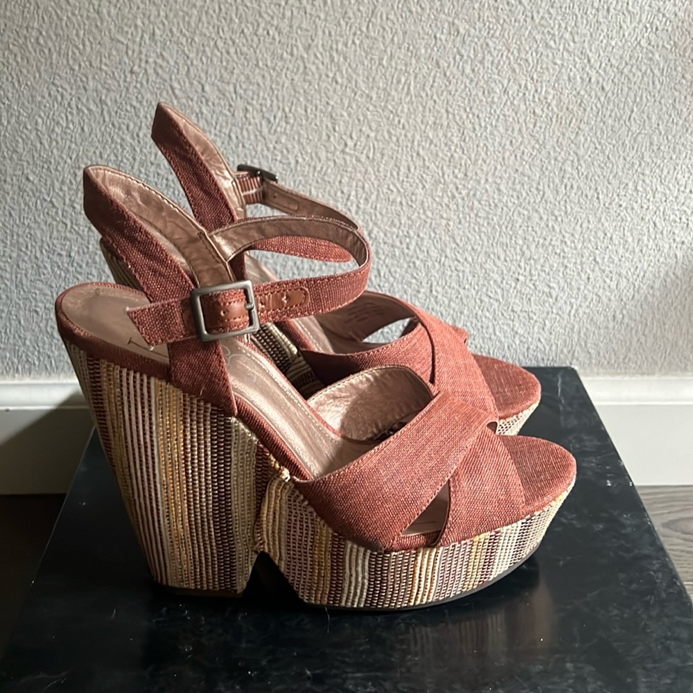 BCBG Paris Rust Textured Platform Wedge Sandals